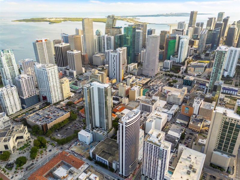 Condo located in Miami, FL showcasing its design and architecture (Image 32).