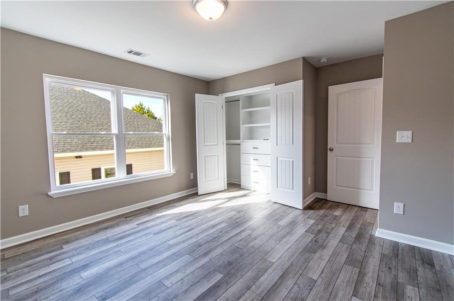 Spacious, unfurnished interior of a new home in , Fairmount (Image 16).