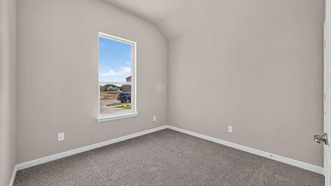 Spacious, unfurnished interior of a new home in Lakeview Pointe, Grand Prairie (Image 25).