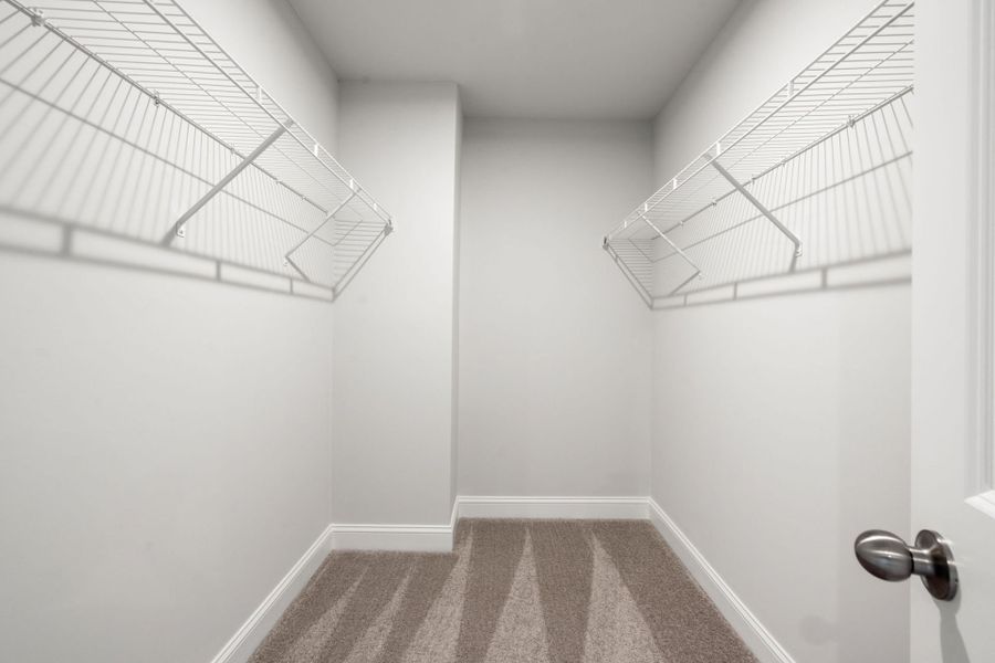 Spacious, unfurnished interior of a new home in Waterways, Richmond Hill (Image 28).