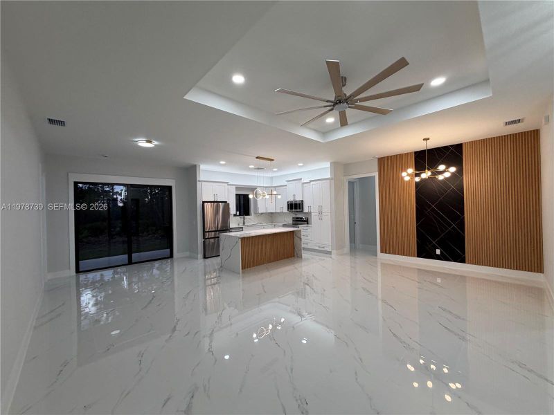Spacious, unfurnished interior of a new home in , Lehigh Acres (Image 19).