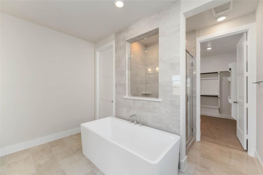 Furnished interior view inside a new home in Valencia, Manvel (Image 9).