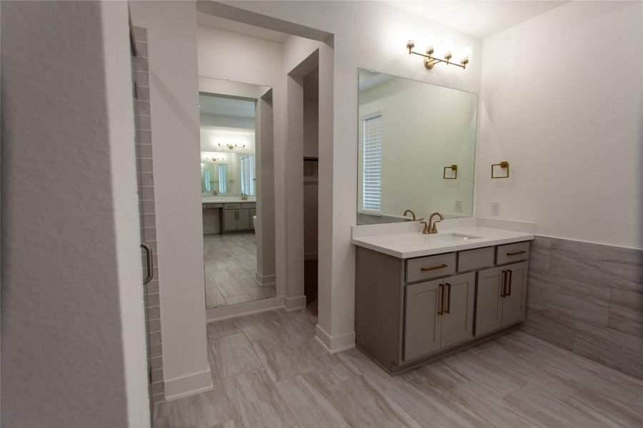 Furnished interior view inside a new home in Candela, Richmond (Image 4).