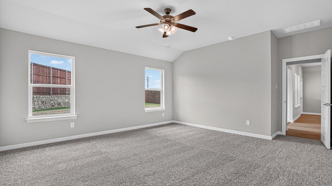 Spacious, unfurnished interior of a new home in Sandstone Estates, Granbury (Image 15).