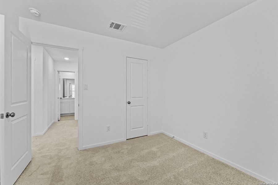 Spacious, unfurnished interior of a new home in Sky Ranch, New Braunfels (Image 34).