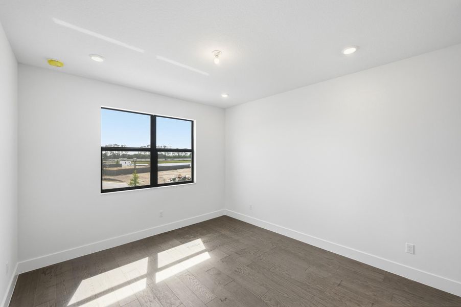 16-print-10140-royal-ascot-avenue