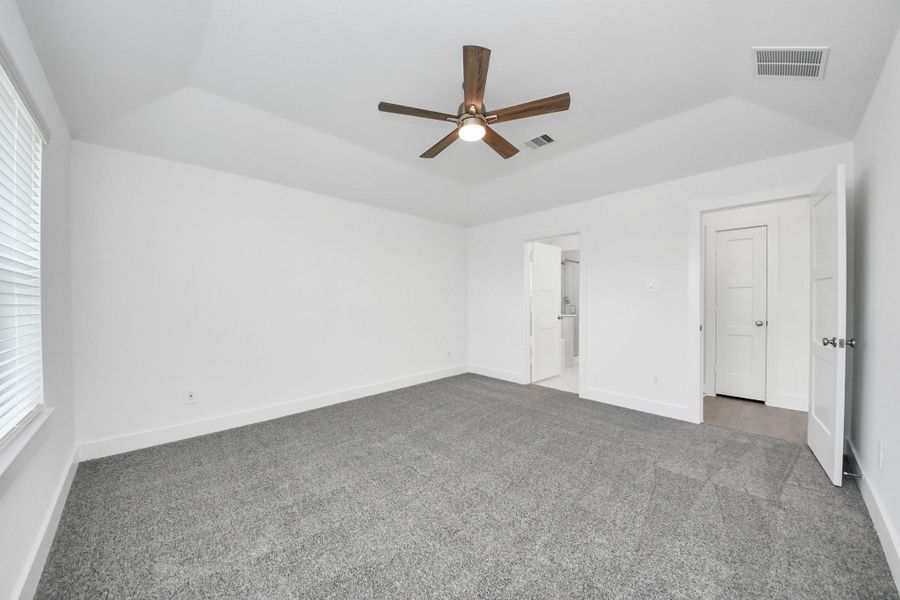 Spacious, unfurnished interior of a new home in Laurel Landing: Landmark Collection, Alvin (Image 26).