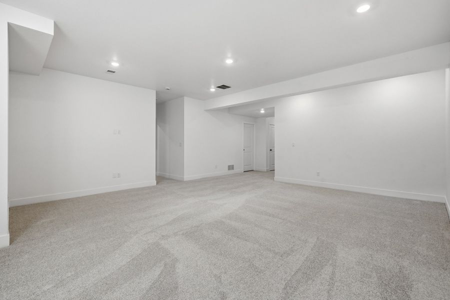 Spacious, unfurnished interior of a new home in Trailstone, Arvada (Image 27).