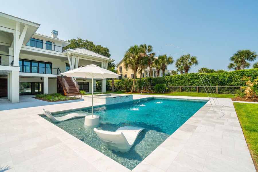 Community amenities in , Isle Of Palms (Image 104).