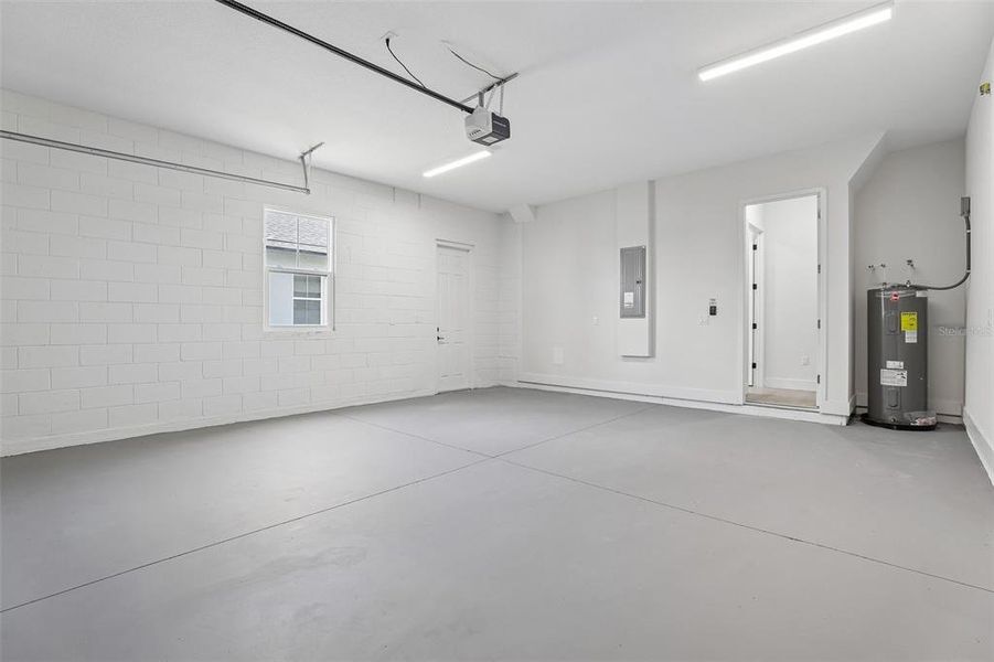 Spacious, unfurnished interior of a new home in , Auburndale (Image 37).