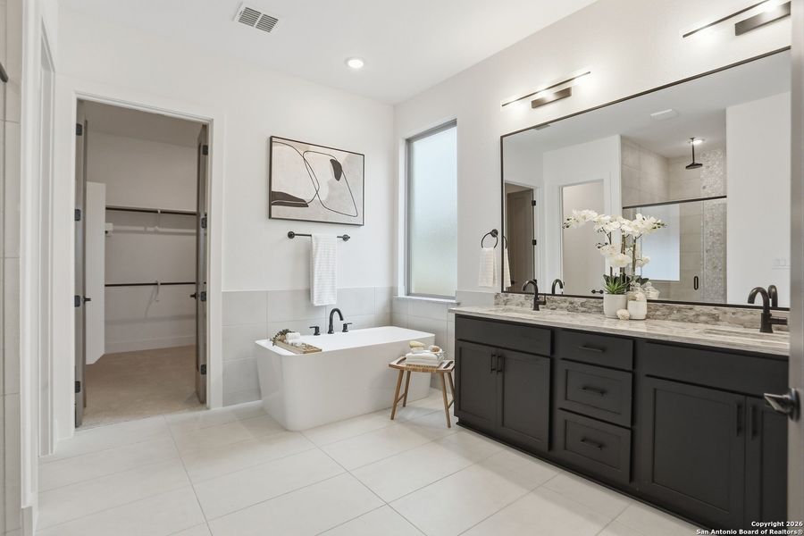 Furnished interior view inside a new home in Kinder Ranch - 70', San Antonio (Image 28).