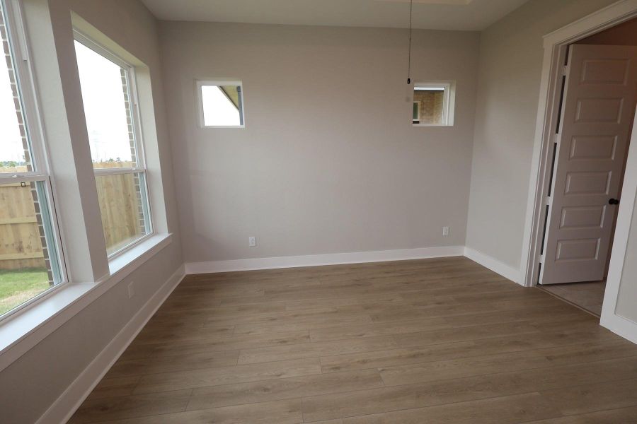 Spacious, unfurnished interior of a new home in Elyson - Reserve Collection, Katy (Image 6).