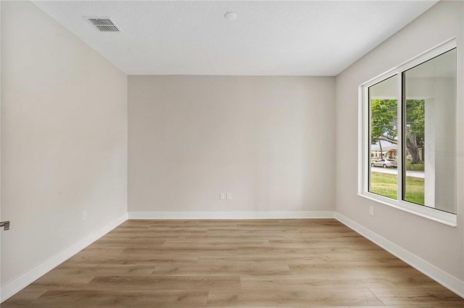 Spacious, unfurnished interior of a new home in , Tampa (Image 29).