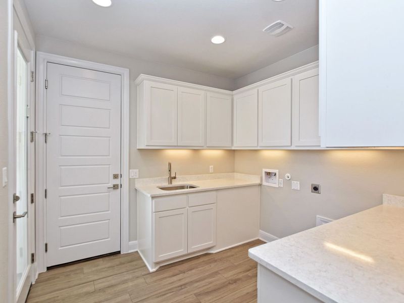 Representative furnished interior of a home built from the Avalon by Giddens Homes in Scofield Farms Estates, Georgetown (Image 106).