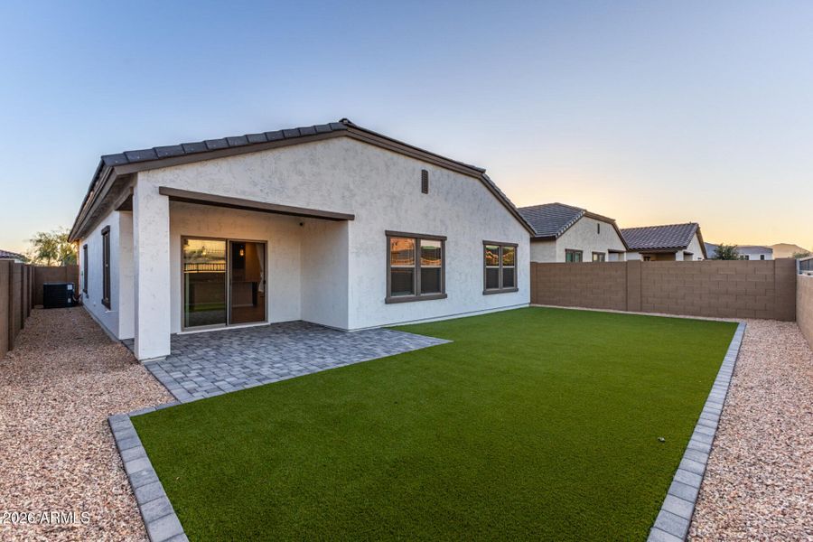 32 Straight Arrow 32 Straight Arrow