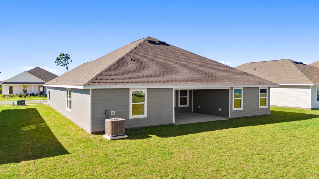 Exterior details and patio area of a home in Liberty, Panama City (Image 4).