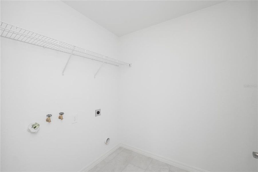 Spacious, unfurnished interior of a new home in , Winter Haven (Image 15).