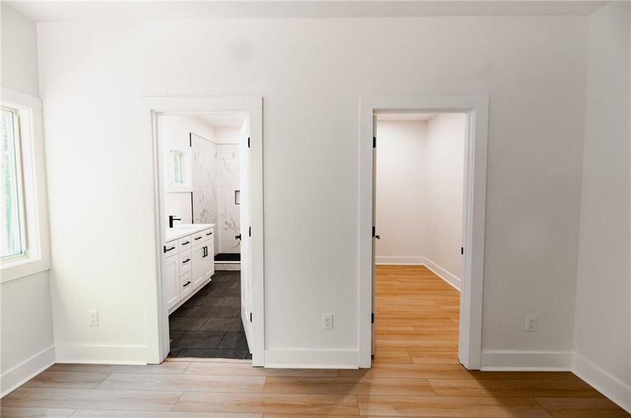 Spacious, unfurnished interior of a new home in , Jasper (Image 16).