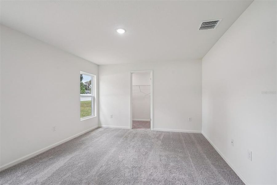 Spacious, unfurnished interior of a new home in Sable Run, Ocala (Image 25).