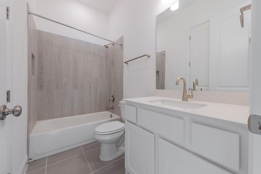 Furnished interior view inside a new home in Provence - 60', Austin (Image 8).