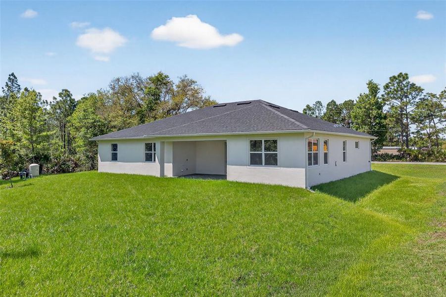 Exterior details and patio area of a home in , Orlando (Image 29).