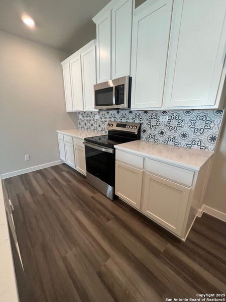Furnished interior view inside a new home in Highland Ridge, New Braunfels (Image 6).