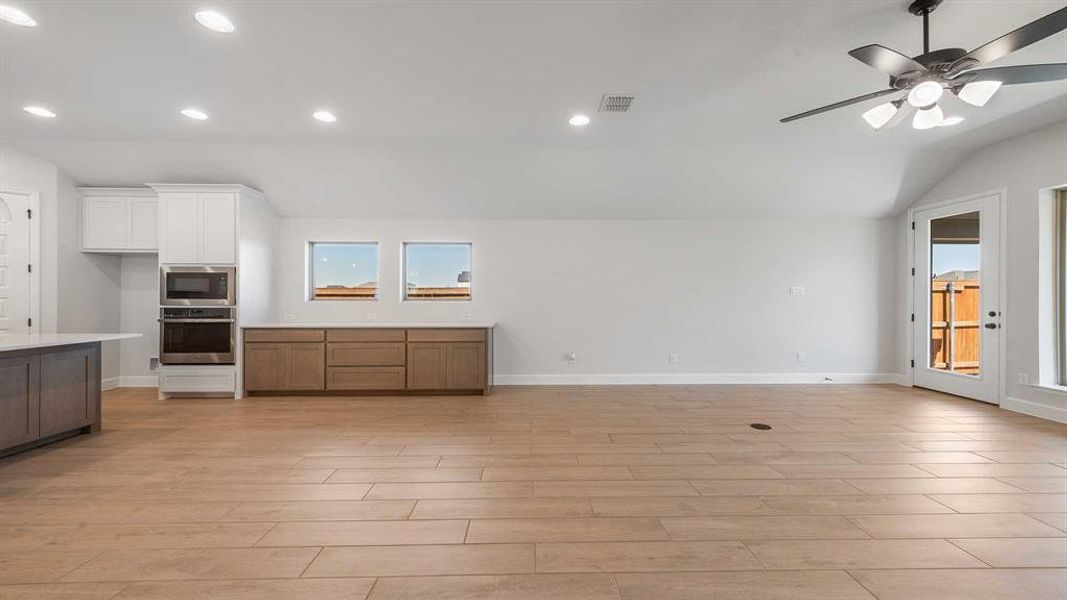 Spacious, unfurnished interior of a new home in Cambridge Crossing, Celina (Image 18).
