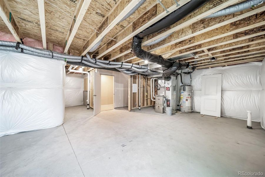 Spacious, unfurnished interior of a new home in , Aurora (Image 21).