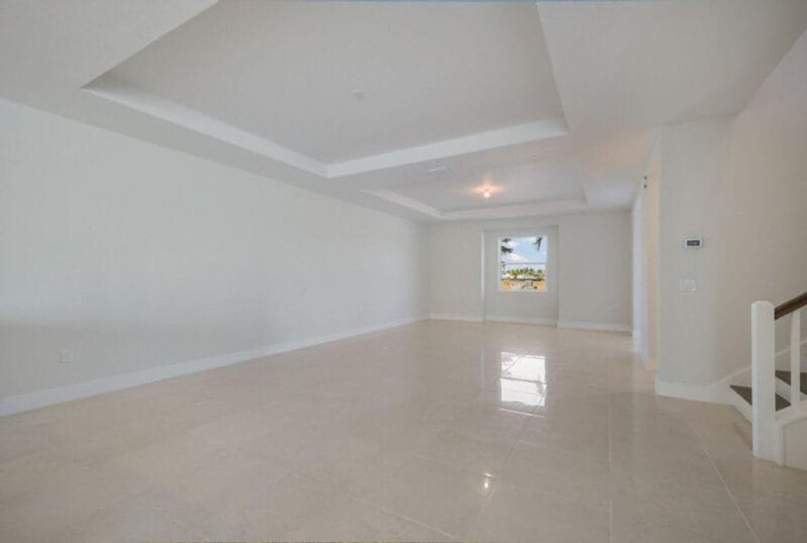 Spacious, unfurnished interior of a new home in Aqua, Bradenton (Image 10).