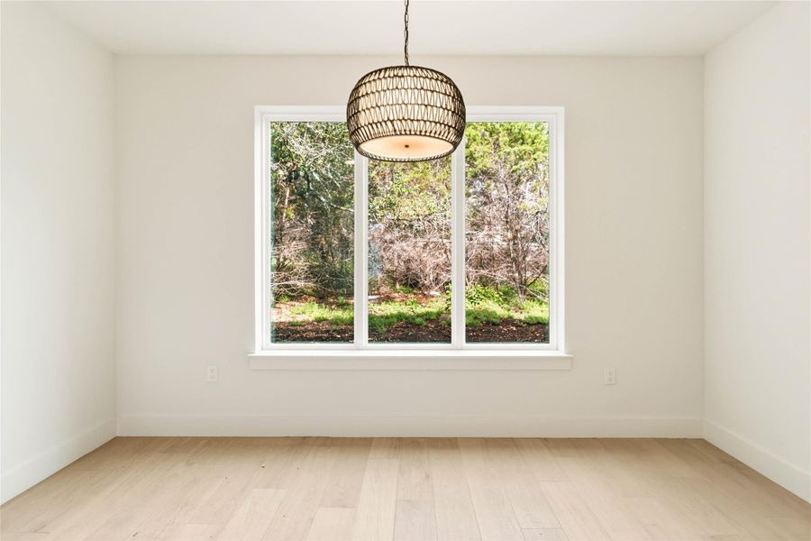 Dining area without virtual staging