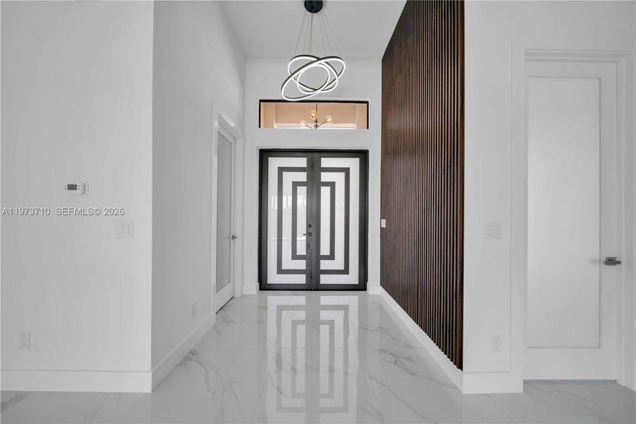 Spacious, unfurnished interior of a new home in , Cape Coral (Image 25).