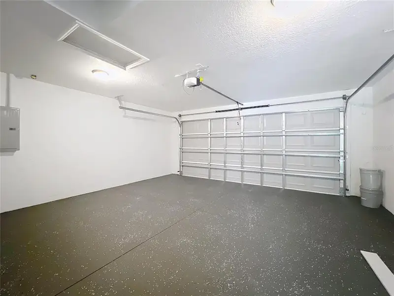 Spacious, unfurnished interior of a new home in , Dunnellon (Image 31).