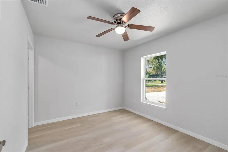Spacious, unfurnished interior of a new home in , Williston (Image 19).