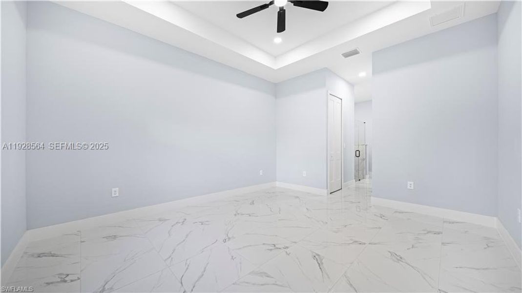 Spacious, unfurnished interior of a new home in , Lehigh Acres (Image 33).