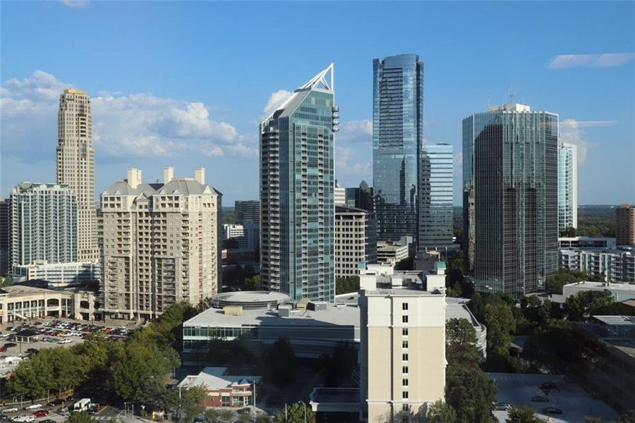Condo located in Atlanta, GA showcasing its design and architecture (Image 22).