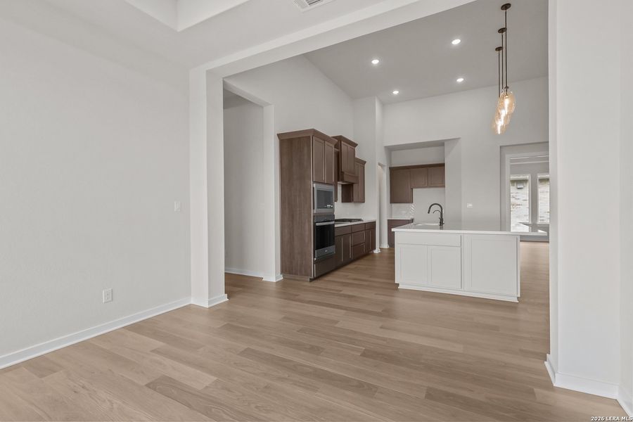Spacious, unfurnished interior of a new home in Buffalo Crossing, Cibolo (Image 25).