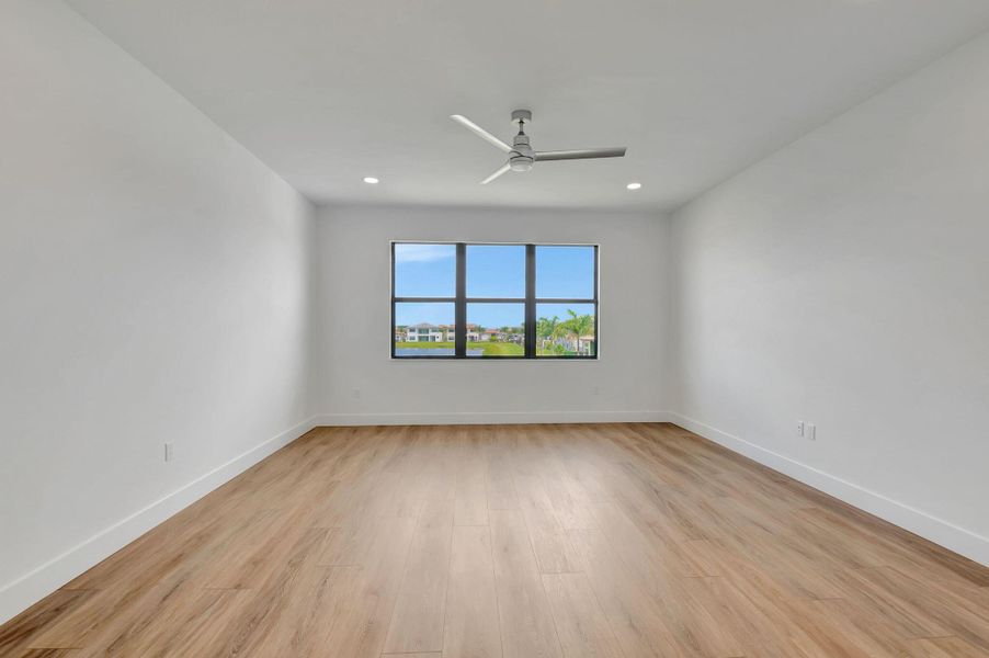 Spacious, unfurnished interior of a new home in , Boca Raton (Image 39).