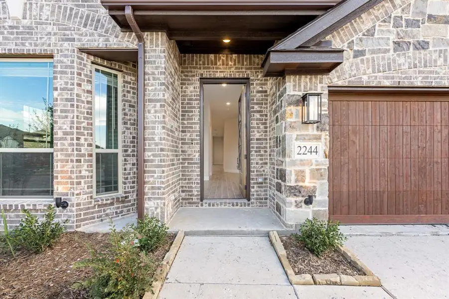 Exterior details and patio area of a home in Sonoma Verde, McLendon-Chisholm (Image 4).