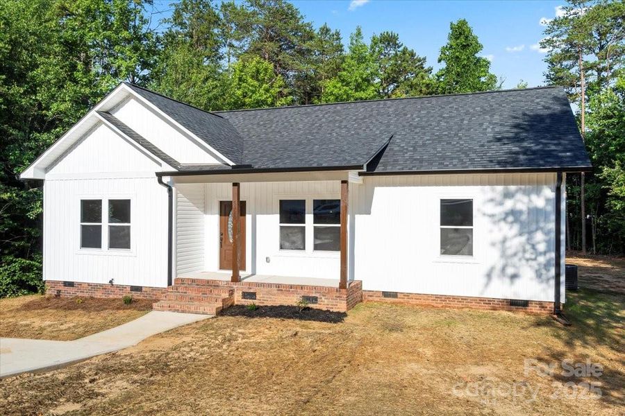 Front exterior of a new home in , Gastonia, NC, highlighting curb appeal (Image 1). Front exterior of a new home in , Gastonia, NC, highlighting curb appeal (Image 1).
