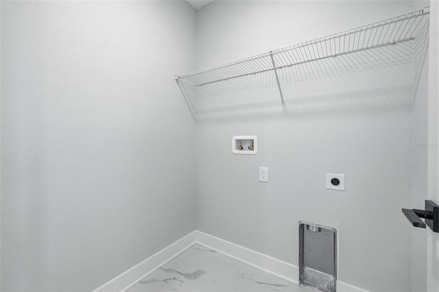 Spacious, unfurnished interior of a new home in , Tampa (Image 27).