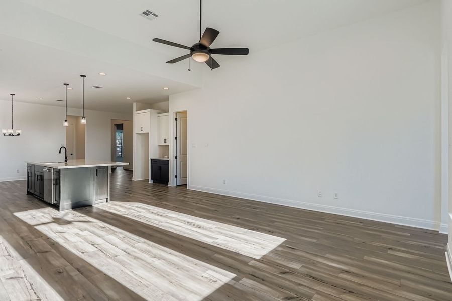 Spacious, unfurnished interior of a new home in 6 Creeks, Kyle (Image 10).