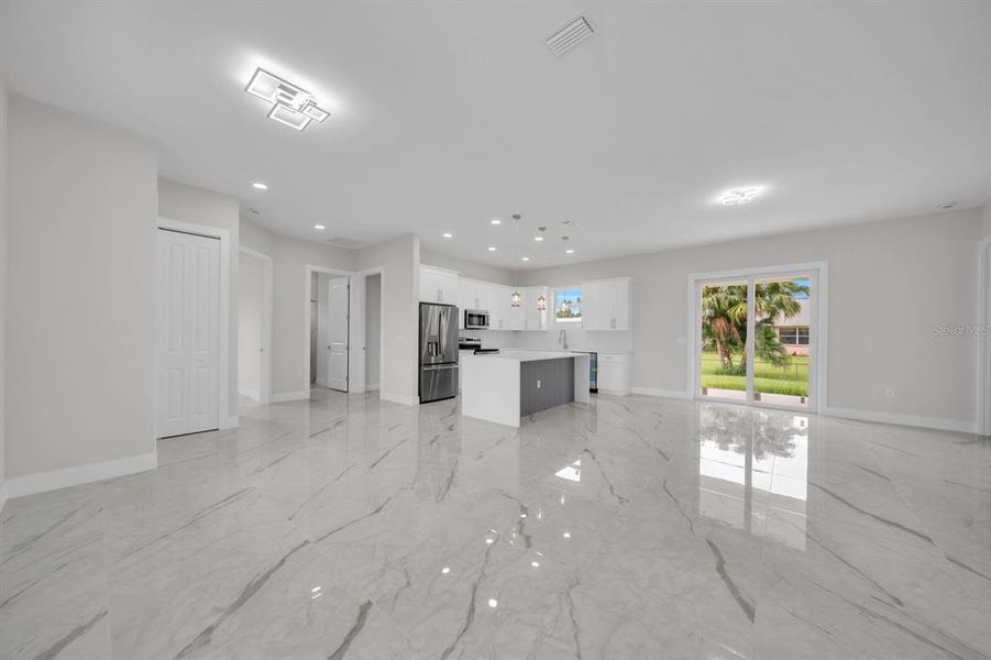 Spacious, unfurnished interior of a new home in , Lehigh Acres (Image 13).