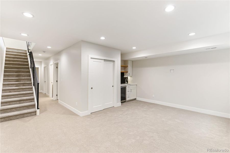 Spacious, unfurnished interior of a new home in , Englewood (Image 33).