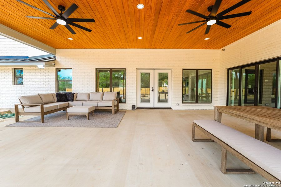 Community amenities in , Poteet (Image 22).