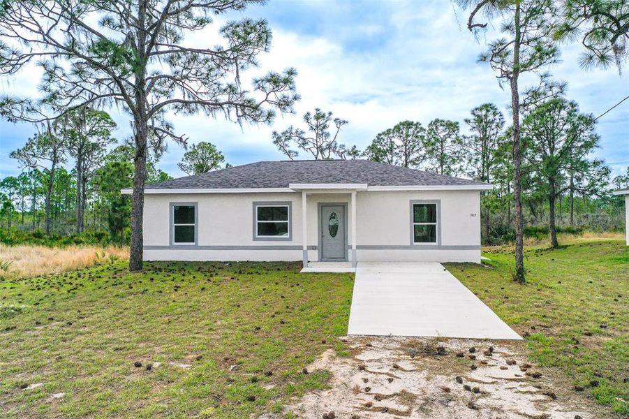 Exterior details and patio area of a home in , Lake Placid (Image 14).