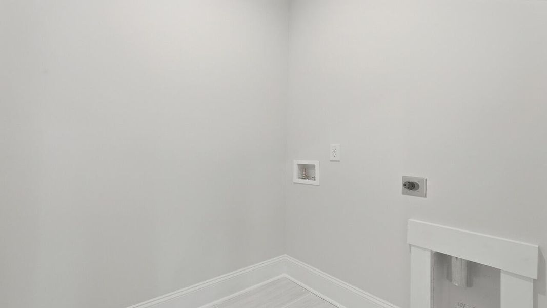 Spacious, unfurnished interior of a new home in Sheep Island, Summerville (Image 33).