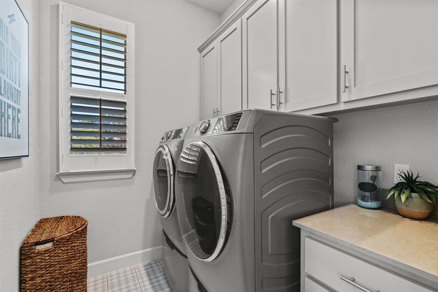 The laundry room includes cabinet/countertop space and washer/dryer hookup.