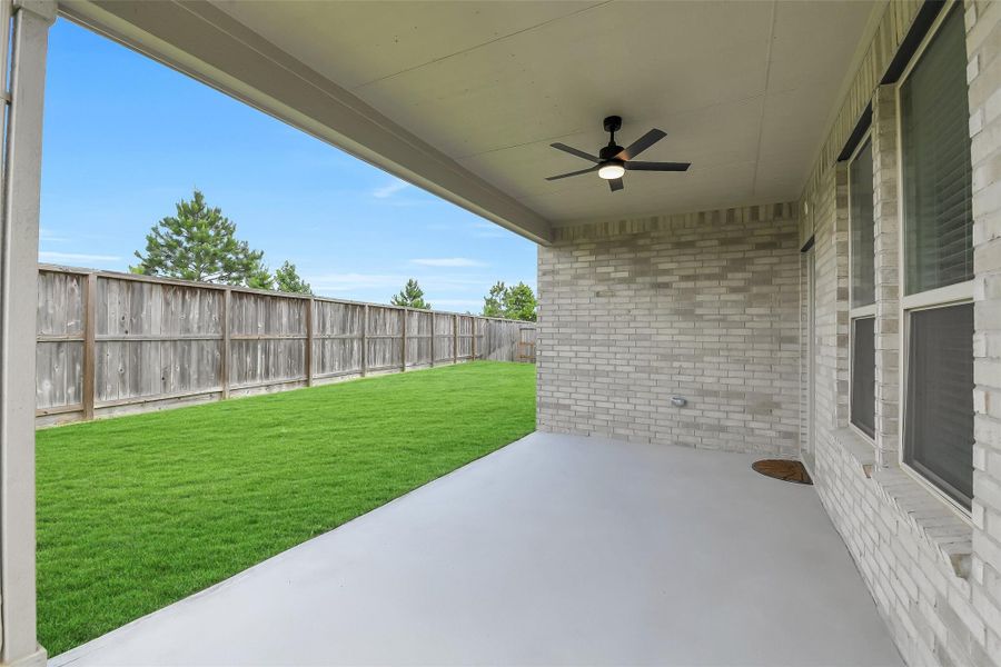 Exterior details and patio area of a home in Mavera, Conroe (Image 4).