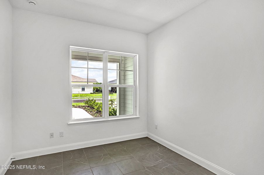 Spacious, unfurnished interior of a new home in Everlake at Mandarin, Jacksonville (Image 21).