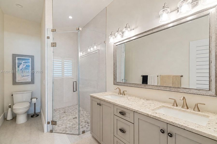 Furnished interior view inside a new home in , Tavernier (Image 13).
